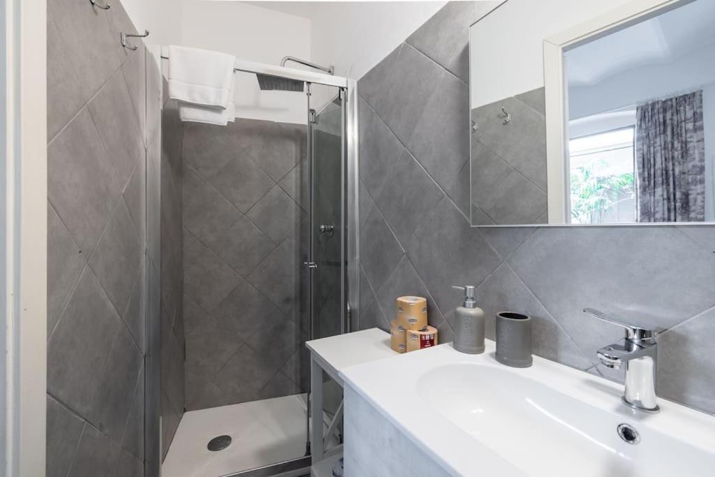 Colosseum Charming Apartment Rome Exterior photo